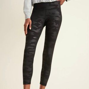 Old Navy leggings black camo size L